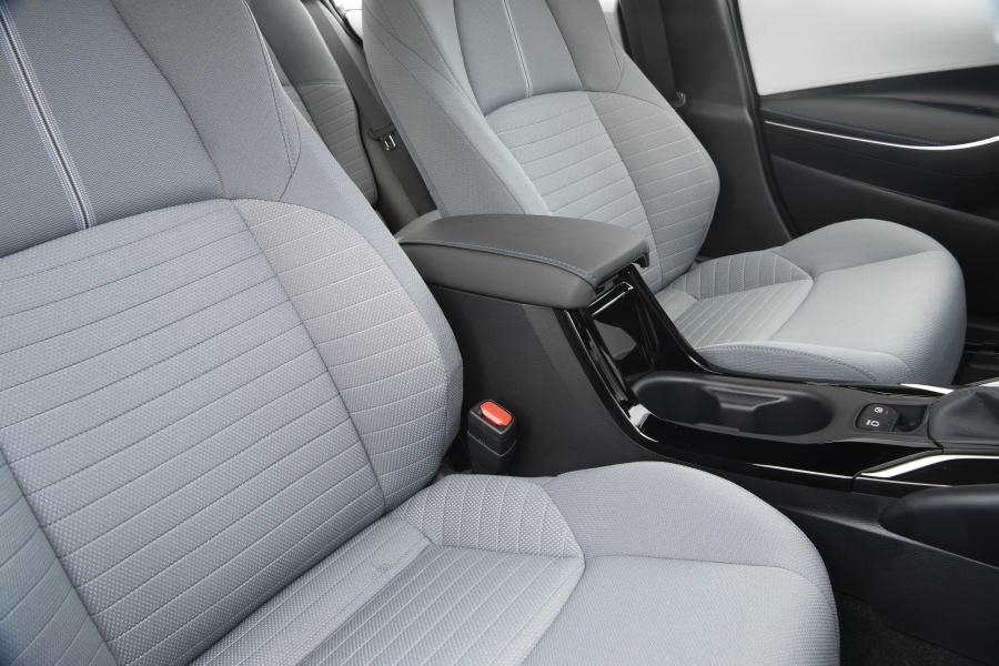 Интерьер Toyota Corolla SE Sedan 2019 года  (NA) (фото 4 из 32)